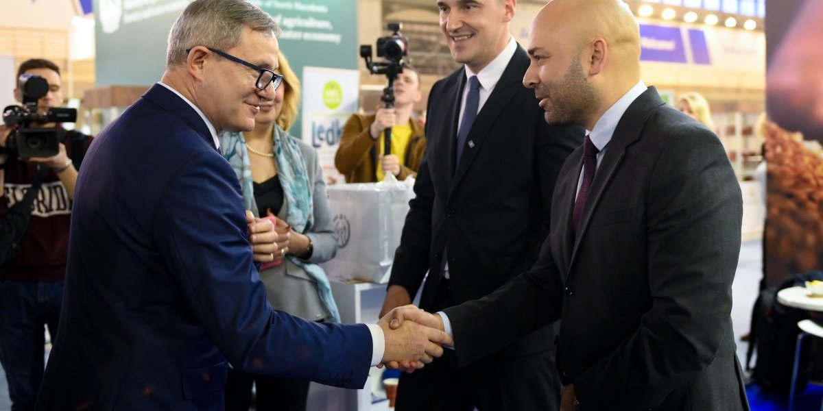 Marković i Obrenović prilikom obilaska Sajma i posete ministra Glamočića