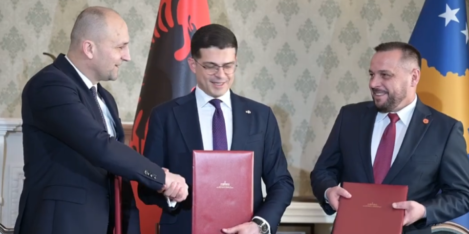 Srbijo, otvori oči: Trojni pakt održao sastanak - alarmantno!