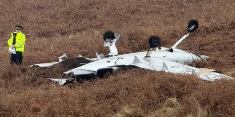 Srušio se avion kod Mančestera: Najmanje dve osobe poginule – evo šta je ostalo od letelice (FOTO)