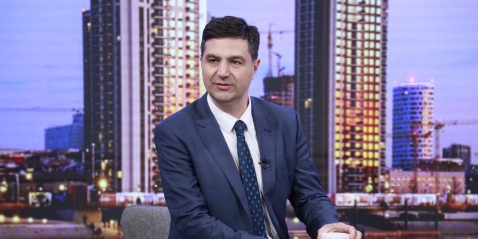 Gradonačelnik Pavlović: Monstruozan i bezuman čin nošenja lutke predsednika Vučića razapete na krstu