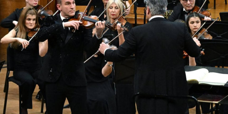 Stefan Milenković i Simfonijski orkestar RTS-a održali koncert u čast Kolarčeve zadužbine (FOTO)