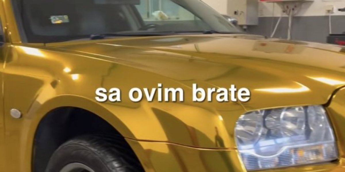 Desingericina zlatna limuzina