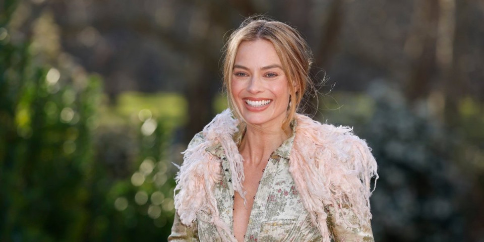 Margo Robi zapalila sve halterima: Crvenim čarapama ošamutila muškarce - nikad izazovnija (FOTO)