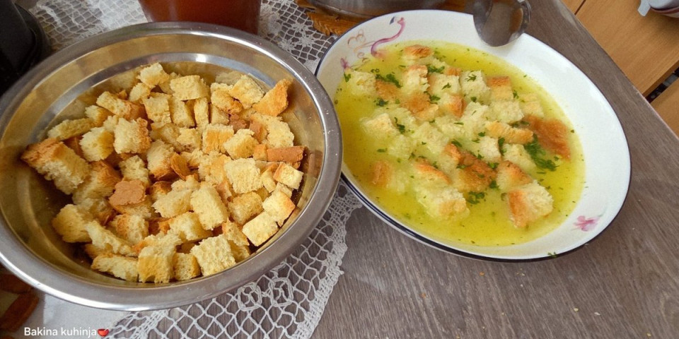 Starinska sirotinjska čorbica sa belim lukom i krutonima (VIDEO)