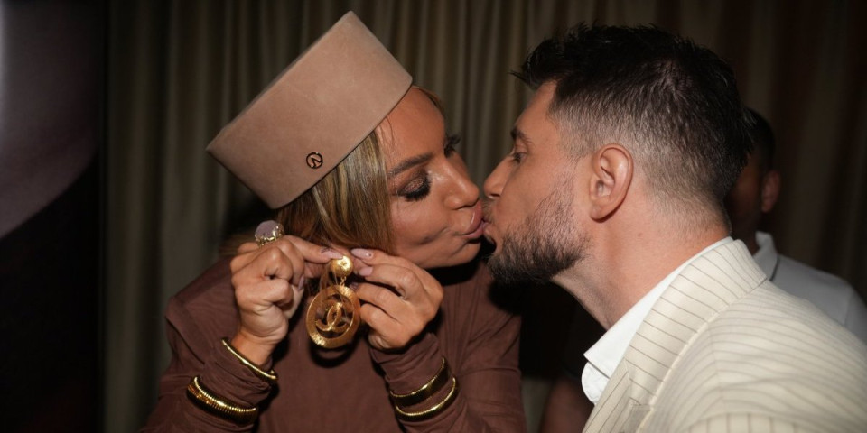 Poznati par na venčanju otkrio pol bebe: Njihovoj sreći nema kraja (FOTO)