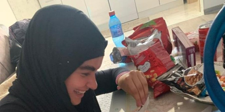 Neviđeni skandal - Procurile slike poznate blokaderke iz Novog Pazara kako pozira s drogom - nađene u telefonu uhapšenog dilera