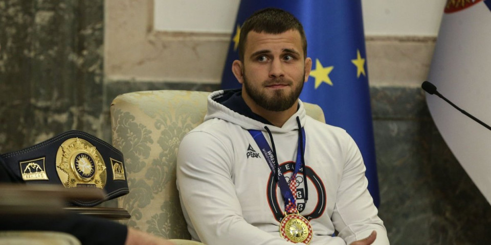 Komarov otkrio detalje skandala iz Hrvatske: Ponosno podigao tri prsta, a onda...