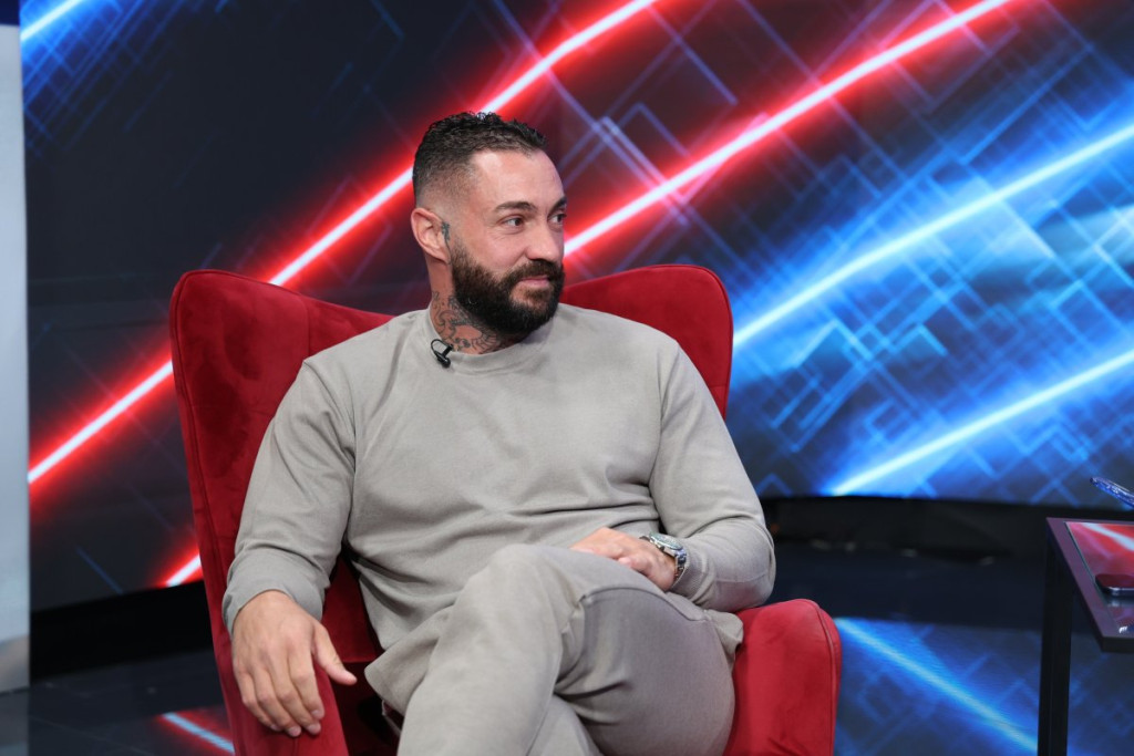 Prava zver na točkovima: Jodžir vozi besnu mašinu od 100.000 evra (VIDEO)