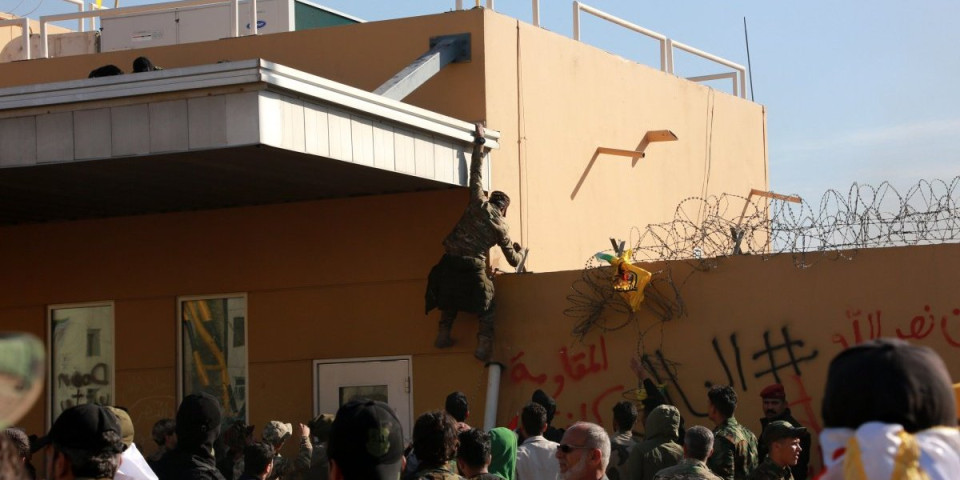 Odjeknule eksplozije u američkoj ambasadi u Bagdadu! Sve vrvi od vojske - ne zna se uzrok (FOTO)