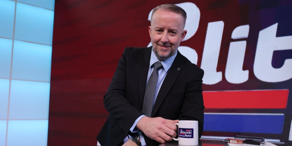 Žestoko u studiju Informera: Borba vojske i policije (VIDEO)
