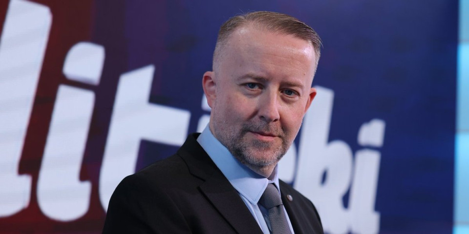 Ubedljiva pobeda u "Političkom kvizu"! Sve pršti od znanja (VIDEO)