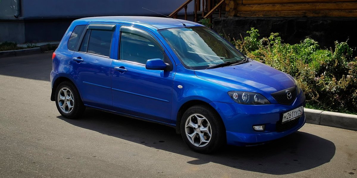 Mazda 2 laka za parkiranje