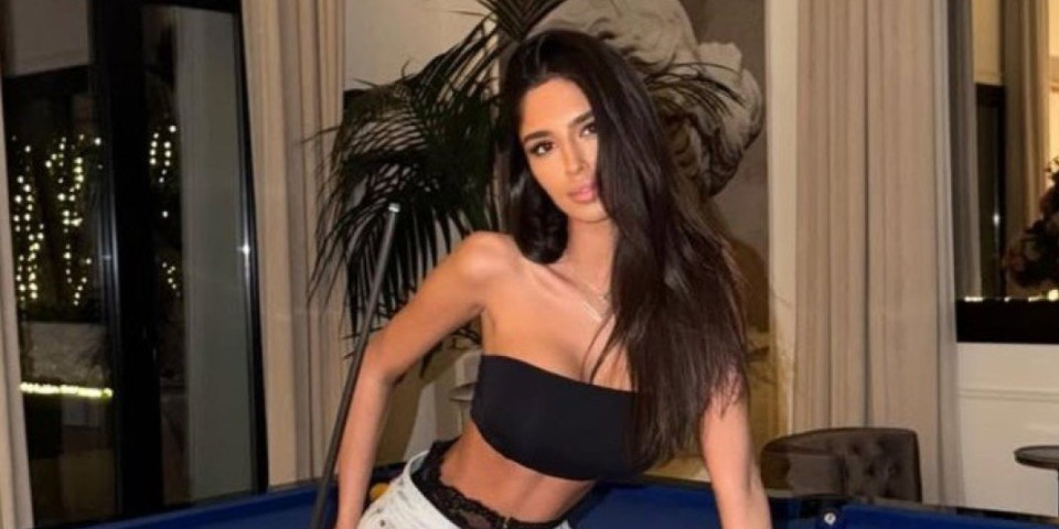 Momci za njom lude: Đina Džinović dobila cveće od 2.000 evra (VIDEO)