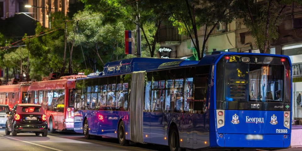 Sprečena otmica autobusa punog putnika: Vozač savladao naoružanog napadača