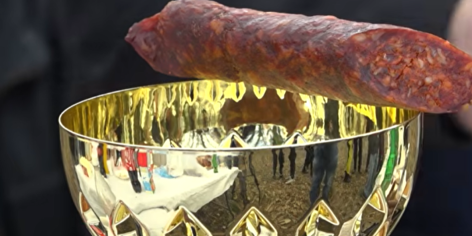 On ima najbolju kobasicu: Petar zna kako se pravi, a i ume (VIDEO)