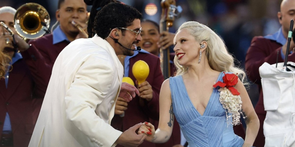 Lejdi Gaga i Bed Bani šokirali na Superboulu: Cela planeta videla šta su radili (VIDEO)
