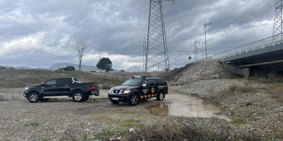 Potraga se nastavlja: U Morači pronađeni delovi automobila i vozačka dozvola