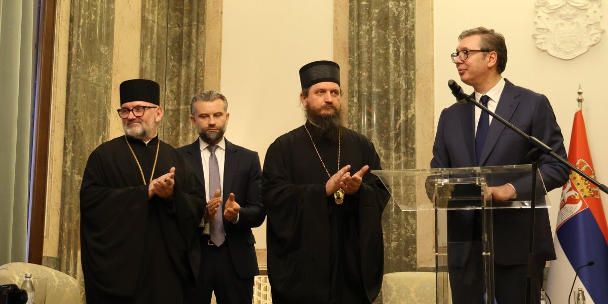 Episkop Sergije odlikuje predsednika Vučića Ordenom Novomučenika bihaćko-petrovačkih