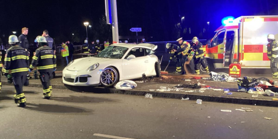 Uznemirujuće: Prve slike sa mesta pogibije Srbina, auto prepolovljen (FOTO)