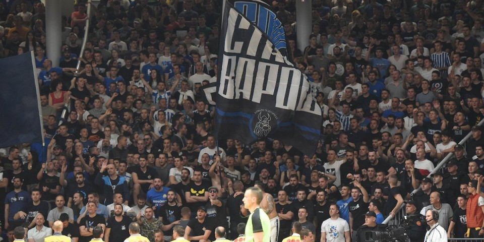 U Crnoj Gori ne postojite... Provokacije "varvara" u "Morači", a ispred dvorane navijači čekali igrače Zvezde