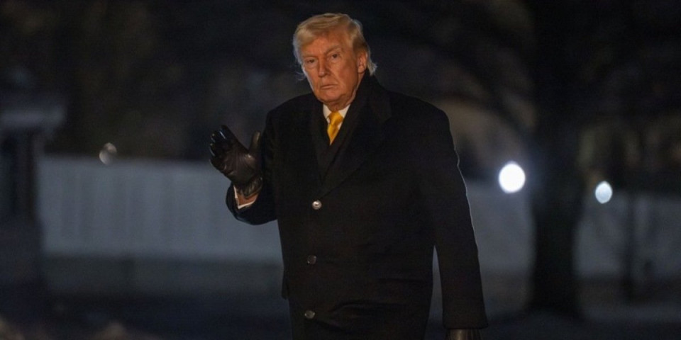 Tramp proterao i bolesnu bebu: Demokrate se odmah oglasile