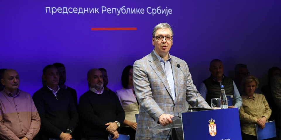 "Mi moramo da budemo drugačiji od njih" - Vučić: "Svi ljudi podjednako moraju da uživaju u državnim sredstvima"