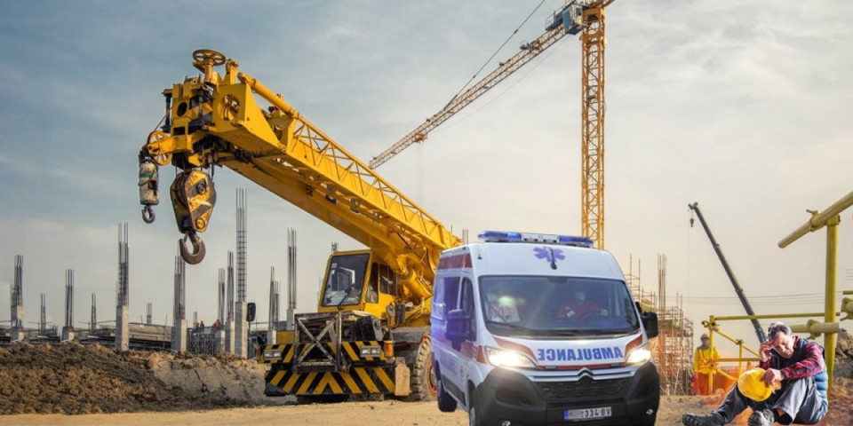 Užas u Surčinu: Pao kran, radnik teško povređen