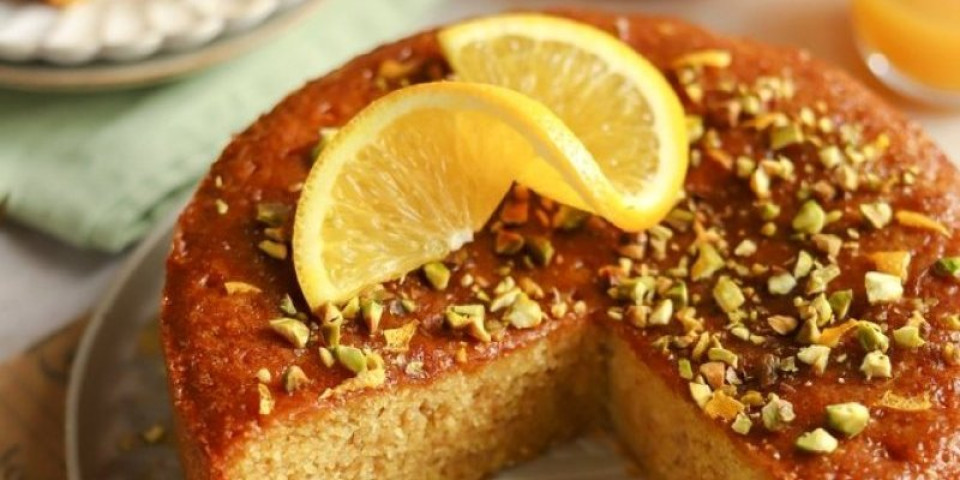Starinski kolač koji osvaja čula: Sočni klasik sa limunom i bademima - savršen uz čaj