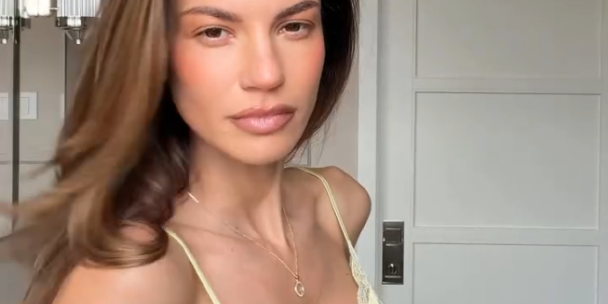 Danijela Dimitrovska u donjem vešu