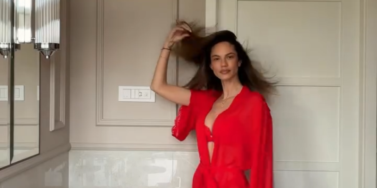 Danijela Dimitrovska u donjem vešu