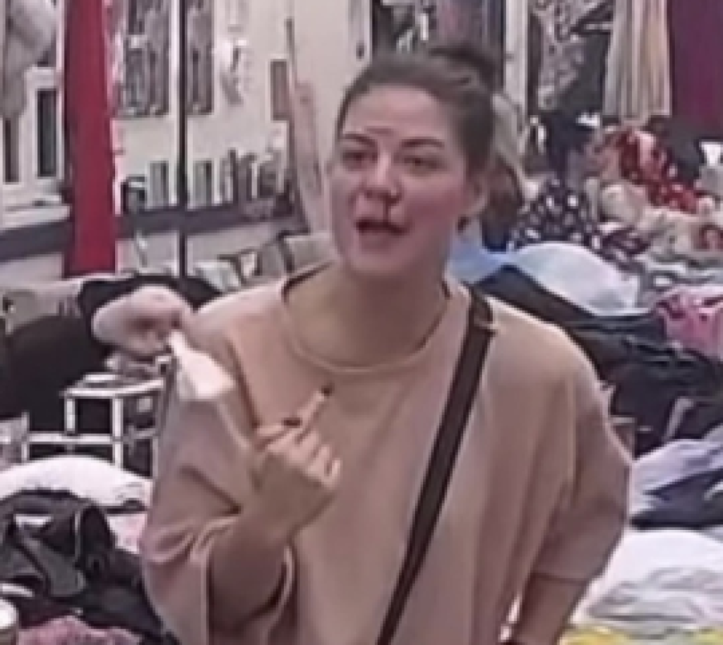 (VIDEO) Žestok fajt u Eliti! Maja Marinković raskrvarila cimerki lice - Obezbeđenje hitno reagovalo