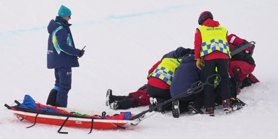 (VIDEO) Gledate na sopstvenu odgovornost: Stravičan pad Kineskinje, helikopter je hitno prevezao u bolnicu