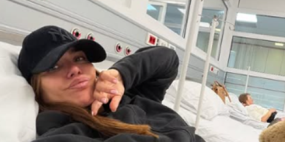 "Nikada nisam ležala u bolnici, dajem sve od sebe...": Pevačica prima jake terapije