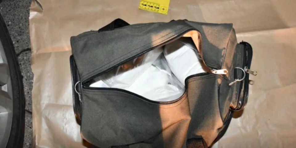 U torbi nosili 10 kilograma droge: Velika akcija policije, "pali" narko-dileri na Zvezdari