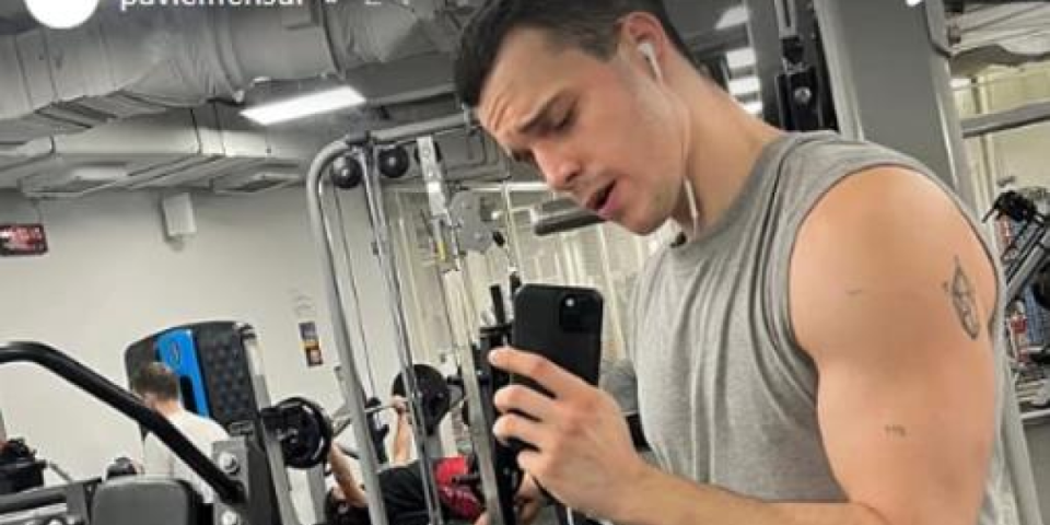 Pavle Mensur u punom gasu u teretani: Biceps samo što ne pukne, lepši pol izgubio glavu (FOTO)