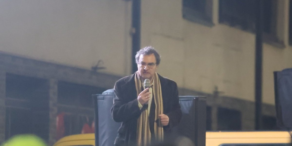 Šta to radiš, Bakiću? Ostrašćeni blokader uhvaćen na delu - kamerama Informera nije mogao da pobegne