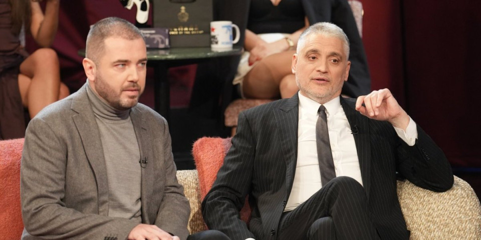 Svi se za njima okreću: Evo šta su Čeda Jovanović i Aca Kos radili u restoranu (VIDEO)