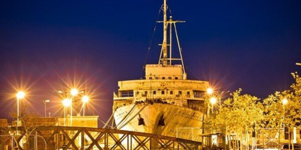 Havarija u Rijeci! Turska grdosija pokosila Titov "Galeb": Čuveni brod stradao na sidrištu, kapetan hitno reagovao (VIDEO)