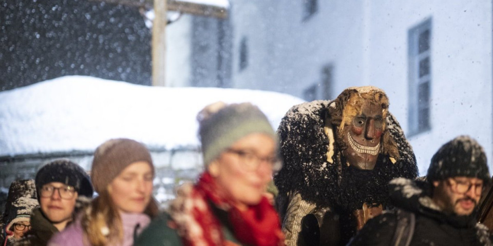 Još jedna nesreća u Švajcarskoj! 11 osoba povređeno u eksploziji na karnevalu