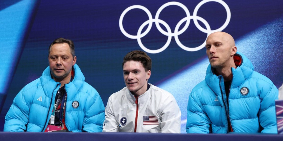 Ovo još niste videli: Trener vodi 16 sportista iz 13 zemalja, snimak kako menja jakne obišao planetu