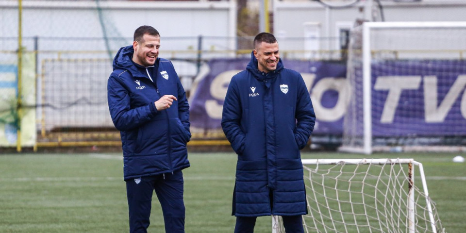 Žurka u Pazaru: Lalatović debitovao pobedom, pa slavio sa navijačima (VIDEO)