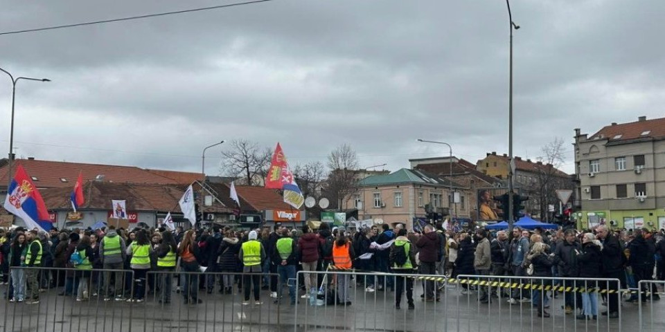 Ludilo mozga! Blokaderka pumpa u prazno: Ovo gledate na sopstvenu odgovornost (VIDEO)