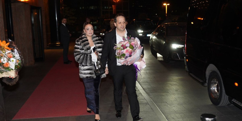 Pevač ostavio ženu zbog 15 godina mlađe, novoj postavio ultimatum: "Ili će biti majka ili pevačica"