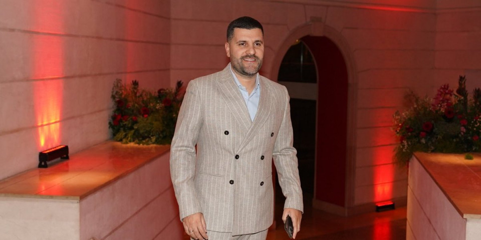 Umro otac našeg pevača: Oprostio se od njega emotivnim rečima