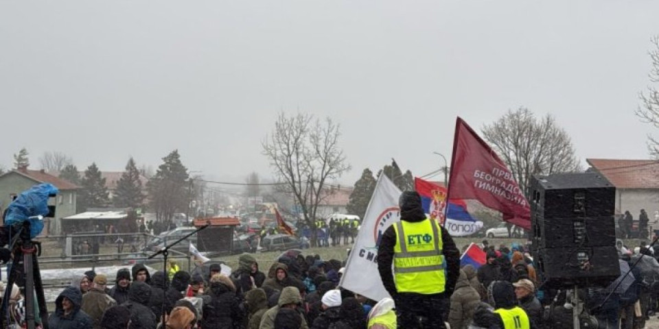 Još jedan blam! Blokaderi jedva okupili 800 ljudi iz cele Srbije: Jelena Kleut sa bine žestoko udarila na državu (FOTO/VIDEO)