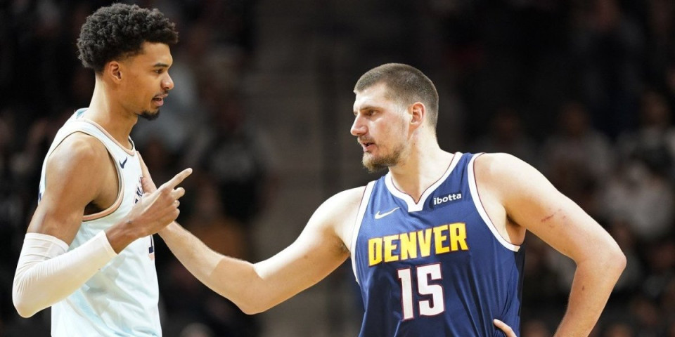 Jokić pecnuo Francuza: Da li si poneo knjigu? (VIDEO)