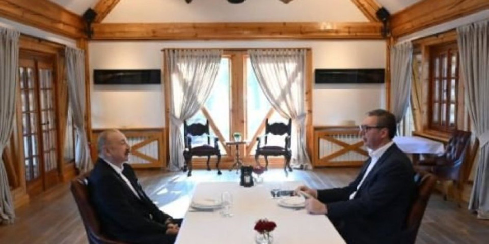 Vučić na radnom doručku sa Alijevim: Ponosan na naše prijateljstvo i stabilne odnose (FOTO)