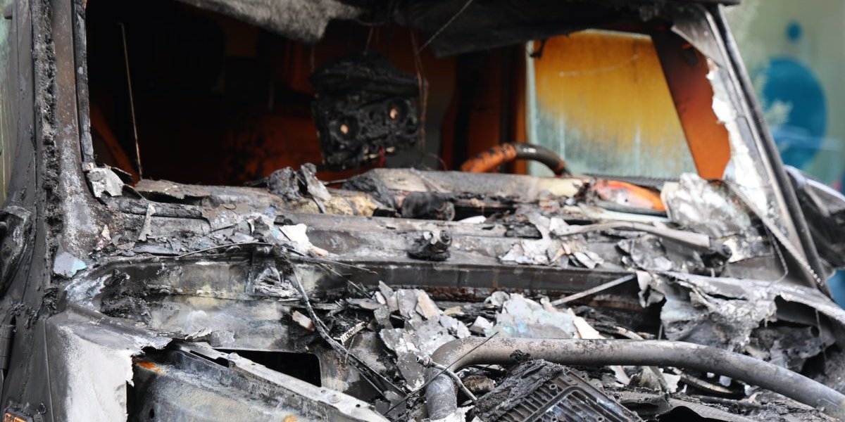 Zapaljen automobil Bake Praseta