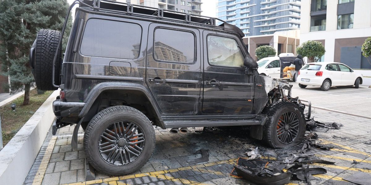 Zapaljen automobil Bake Praseta