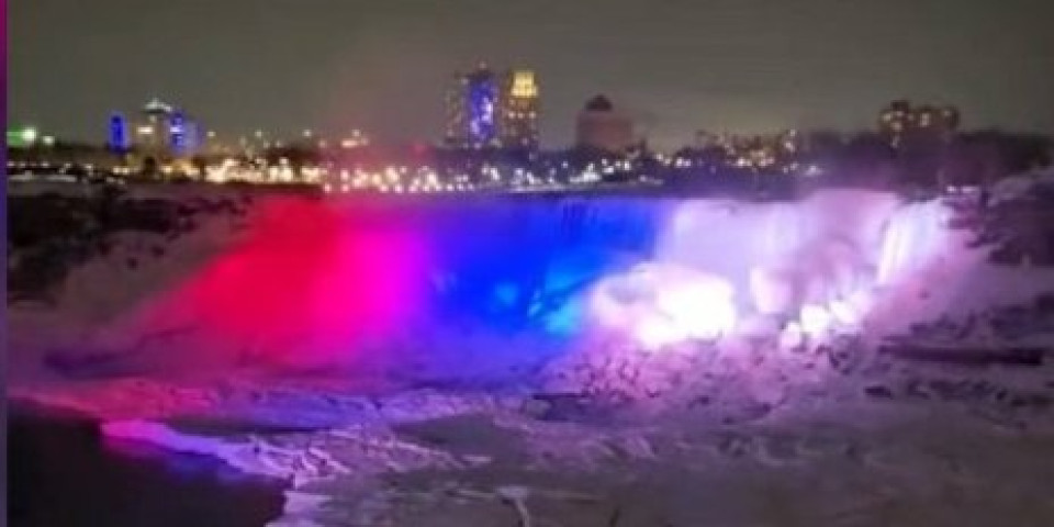 Srpska zastava usred SAD-a: Pogledajte spektakularan prizor na Nijagarinim vodopadima (FOTO/VIDEO)